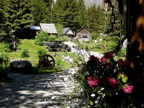 Carriage House Accommodations - Click Find 11