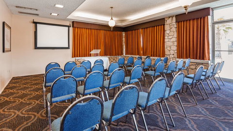 Best Western Plus King's Inn And Suites - Bet 4u 36