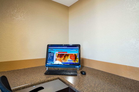 Howard Johnson By Wyndham Williams - Bet 4u 13