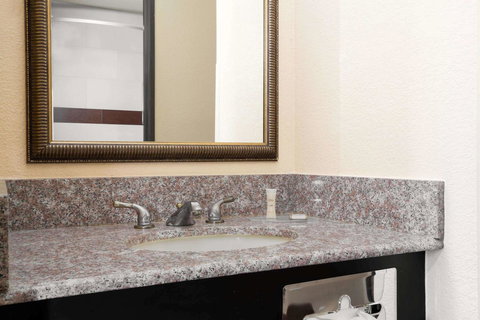 Howard Johnson By Wyndham Williams - Bet 4u 19