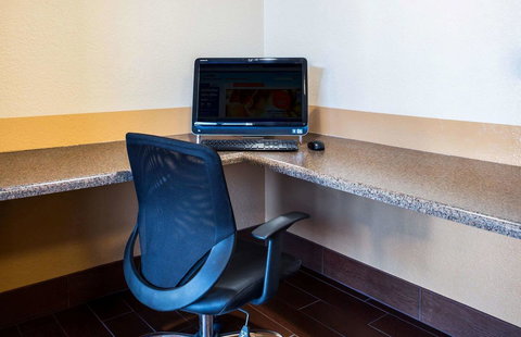 Howard Johnson By Wyndham Williams - Bet 4u 4