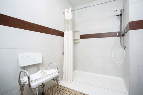 Howard Johnson By Wyndham Williams - Bet 4u 8