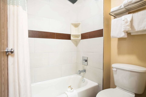 Howard Johnson By Wyndham Williams - Bet 4u 10