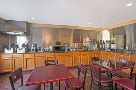 Howard Johnson By Wyndham Williams - Bet 4u 9