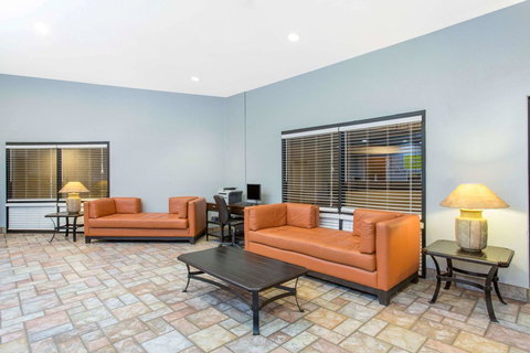 Days Inn By Wyndham Buckeye - Bet 4u 11