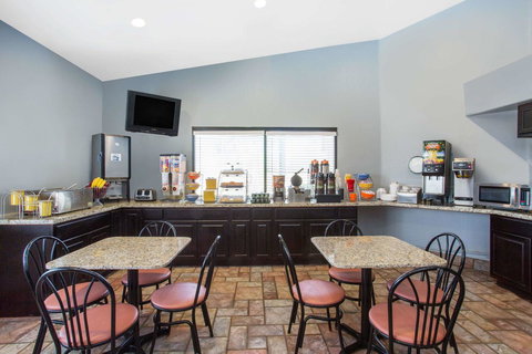 Days Inn By Wyndham Buckeye - Bet 4u 15