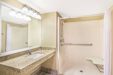 Days Inn By Wyndham Buckeye - Bet 4u 2