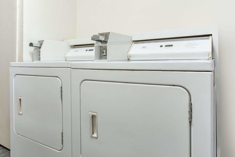 Days Inn By Wyndham Buckeye - Bet 4u 7