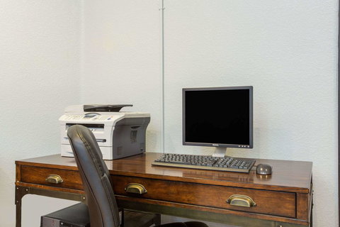 Days Inn By Wyndham Buckeye - Bet 4u 13