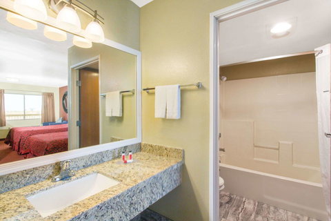 Days Inn By Wyndham Buckeye - Bet 4u 12