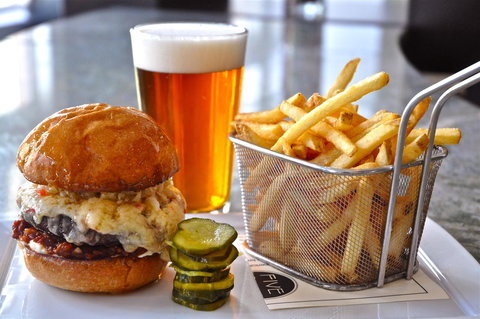 Hotel Shattuck Plaza - Click Find 9