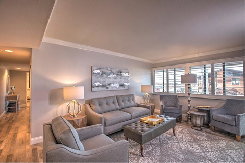 456 Embarcadero Inn & Suites - Click Find 4