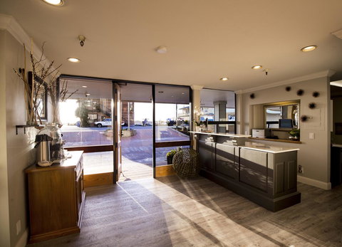 456 Embarcadero Inn & Suites - Click Find 32