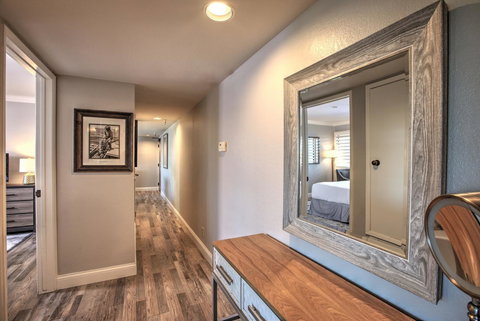 456 Embarcadero Inn & Suites - Click Find 1