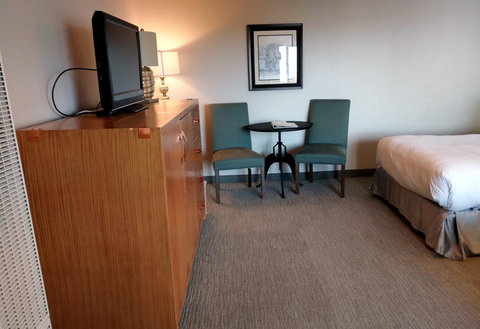 456 Embarcadero Inn & Suites - Click Find 26