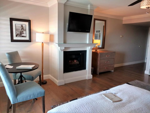 456 Embarcadero Inn & Suites - Click Find 25