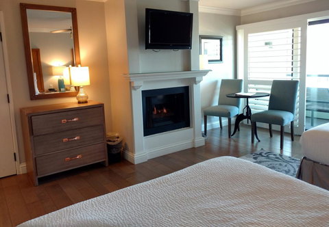 456 Embarcadero Inn & Suites - Click Find 17