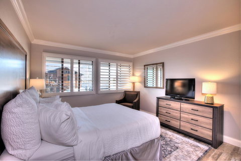 456 Embarcadero Inn & Suites - Click Find 8