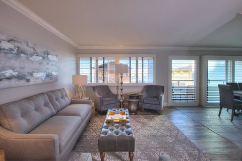 456 Embarcadero Inn & Suites - Click Find 5