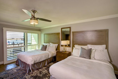 456 Embarcadero Inn & Suites - Click Find 34