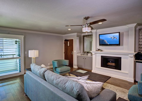 456 Embarcadero Inn & Suites - Click Find 15