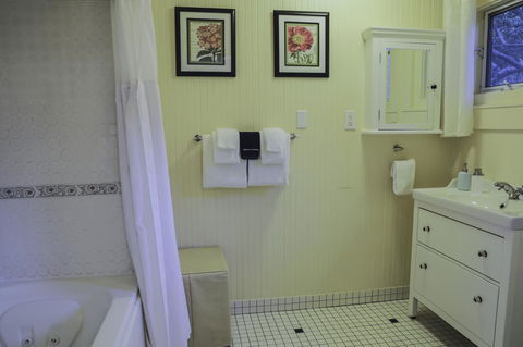 Inn At Schoolhouse Creek - Click Find 10