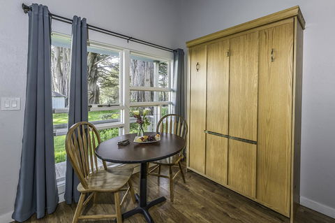 Inn At Schoolhouse Creek - Click Find 32