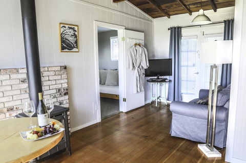 Inn At Schoolhouse Creek - Click Find 8