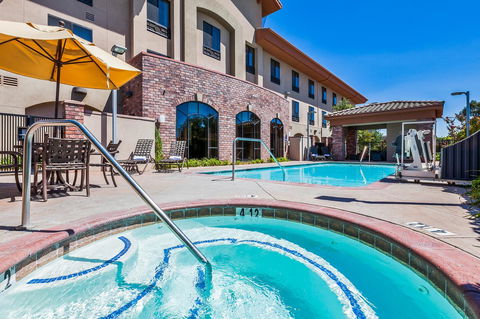 Holiday Inn Express Hotel & Suites Atascadero - Click Find 4