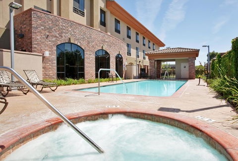 Holiday Inn Express Hotel & Suites Atascadero - Click Find 37