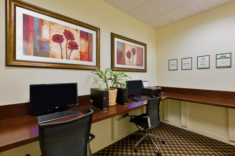 Holiday Inn Express Hotel & Suites Atascadero - Click Find 10