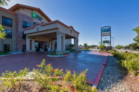 Holiday Inn Express Hotel & Suites Atascadero - Click Find 22