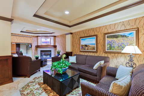 Holiday Inn Express Hotel & Suites Atascadero - Click Find 15