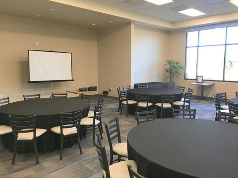 Holiday Inn Express Hotel & Suites Atascadero - Click Find 8