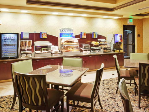 Holiday Inn Express Hotel & Suites Atascadero - Click Find 28