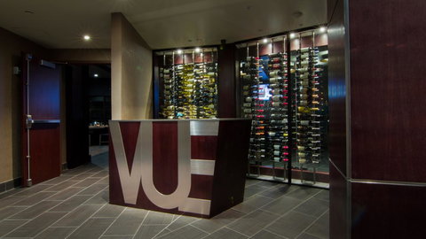 Holiday Inn Long Beach - Airport - Click Find 39