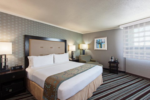 Holiday Inn Long Beach - Airport - Click Find 16