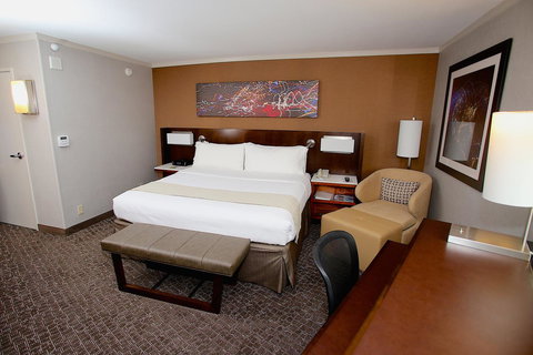Holiday Inn Long Beach - Airport - Click Find 12