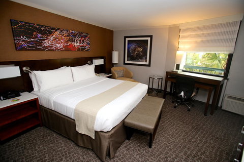 Holiday Inn Long Beach - Airport - Click Find 2