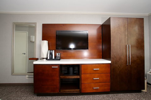 Holiday Inn Long Beach - Airport - Click Find 15