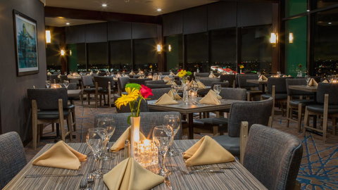 Holiday Inn Long Beach - Airport - Click Find 23