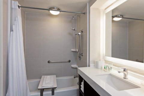 Holiday Inn Long Beach - Airport - Click Find 0