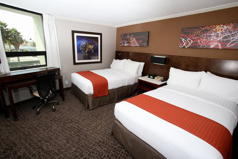 Holiday Inn Long Beach - Airport - Click Find 6