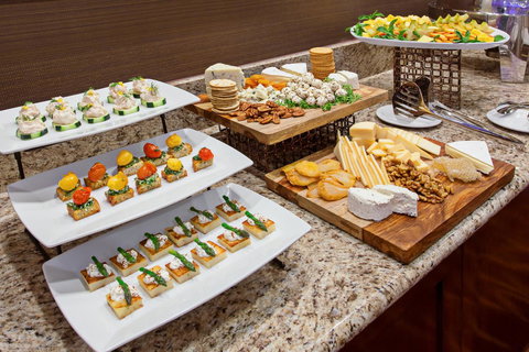 Holiday Inn Long Beach - Airport - Click Find 22