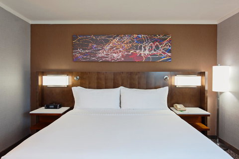 Holiday Inn Long Beach - Airport - Click Find 17