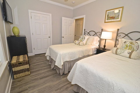 Park Avenue 109 Condo - Click Find 13