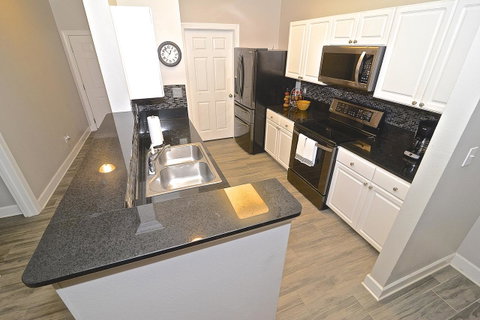 Park Avenue 109 Condo - Click Find 23