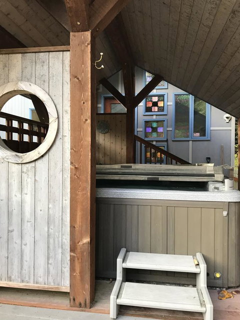 Girdwood Stained Glass B&B - Click Find 1