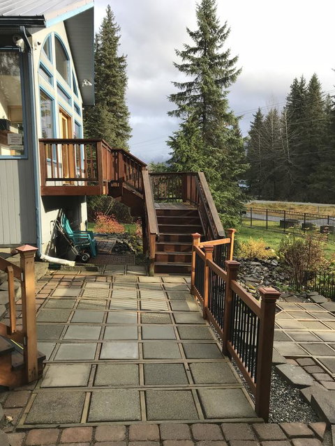 Girdwood Stained Glass B&B - Click Find 2