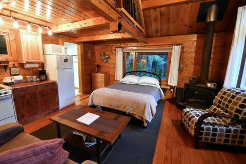 Glacier Cabin - Click Find 1